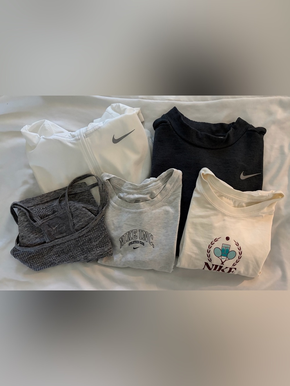 Nike Women’s Bundle of 5 Tops/Tees/Sweatshirt/Jacket Size XS